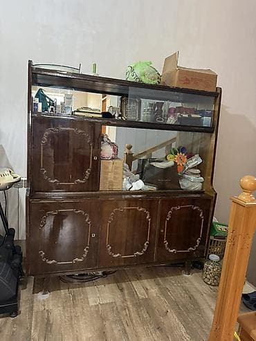 divar refleri: Klassik üslubda massiv ağacdan hazırlanmış mebel dəsti Dəst tərkibi — 2