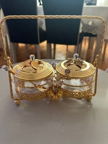 konfetlər: 2 eded konfet qabi 40 m, varenya qabi 35 m xrustaldi — 1