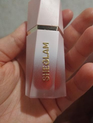 SHEGLAM dodaq boyası - Brend: SHEGLAM - Format: Qalın gövdəli klassik