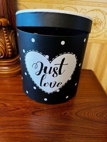 Qutu hediyye qutusu qiymeti 5 manat Olcusu 17-sm hundurluy ve 17-sm