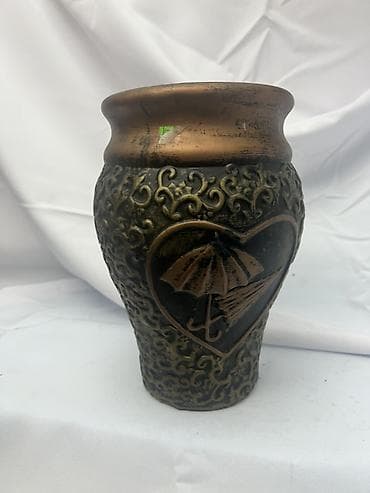 budda: Bir vaza, Keramika — 1