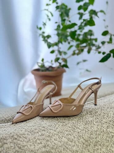 туфли на низком ходу: Туфли, Размер: 39, цвет - Бежевый, Новый — 1