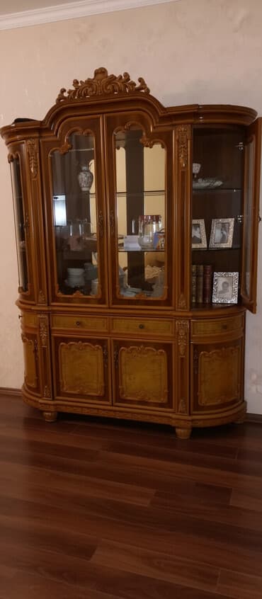 Kənd təssərüfatı avadanlığı: Şüşəli dolab vitrini, İşlənmiş — 1