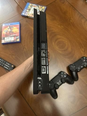 PlayStation 4 Slim komplekti - Konsol: Sony PlayStation 4 Slim (qara — 2