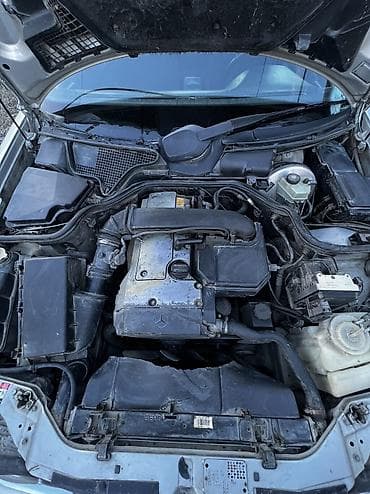 mercedes e class: Mercedes-Benz 240: 2.3 l | 1996 il Sedan — 3