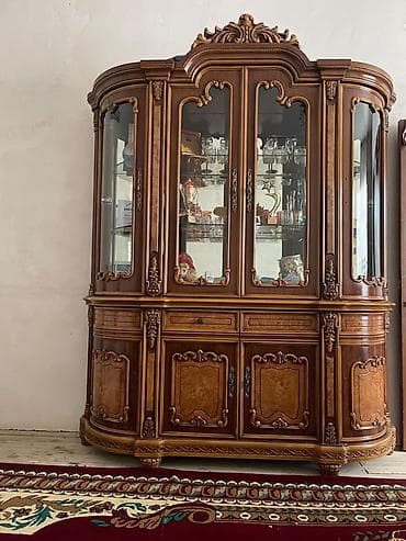 dekor ref: Klassik qonaq otağı mebel dəsti – güzgülü komod və vitrin şkafı - — 5