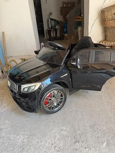 kreditle usaq masini satiram: Maşın satilir 180 azn. Uzerinde oz akumlyatorundan elave iki eded — 2