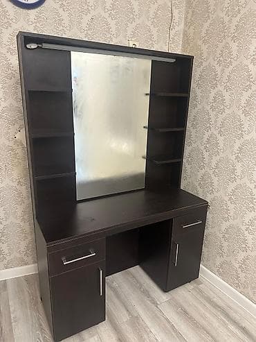 İşlənmiş, Saş kəsimi üçün masa, Güzgülü