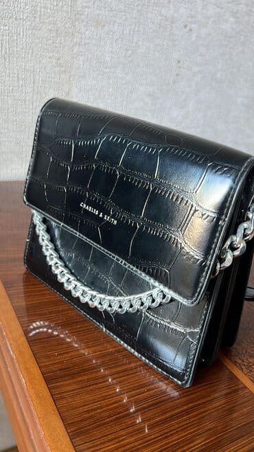 Ciddi şəxslər əlaqə saxlasın