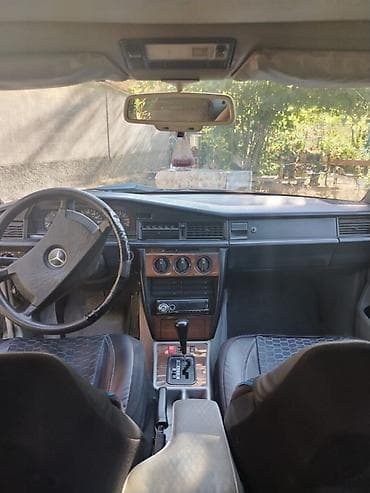 w124 karobka: Mercedes-Benz 190: 2 l | 1990 il Sedan — 5