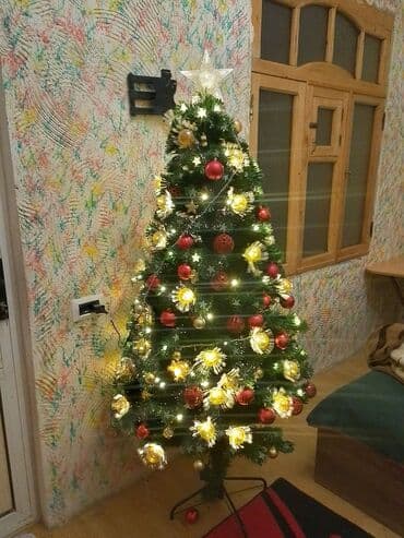 laqonda 180: Kecen il alinib ozunun isiqlari var. ustunde elave bezeklerde — 1