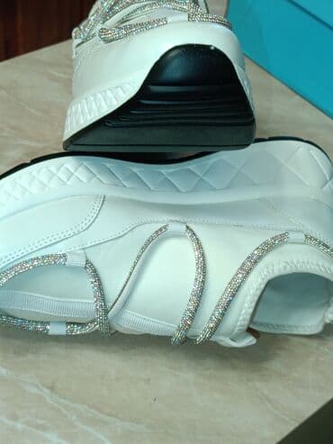 женские кроссовки reebok hexalite: Qadın krossovkaları – ağ rəngdə, qalın platformalı - Üst hissə — 1