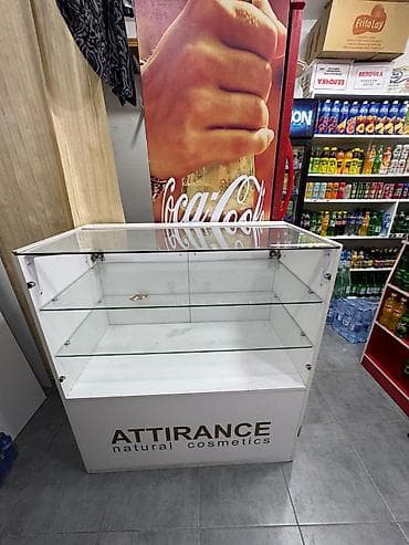 Полочные витрины: Təzədir,təmiz səliqəli vəziyyətdədir — 1