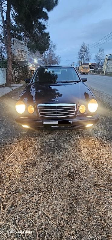 Mercedes-Benz E-Class: 2 l | 1997 il Sedan — 2