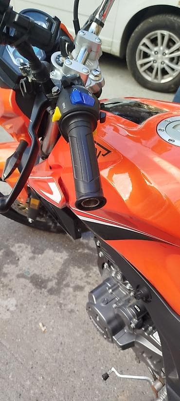 zaza moped: Motosiklet – narıncı rəngli, şəhər və qısa məsafələr üçün rahat — 4
