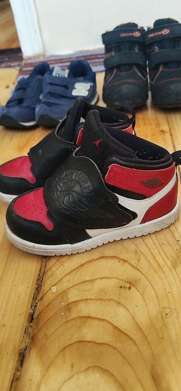 Alt paltar, corablar: Uşaq ayaqqabıları dəsti Hər biri brend ayaqqabılardır. Orginal — 5