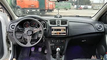 mersedes benz 190: Renault Logan: 1.6 l | 2014 il 313000 km Sedan — 5