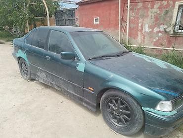 aftamabil: BMW 3 Series sedan (E36) – tünd yaşıl rəngli, 4 qapılı kuzov.400 — 2
