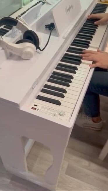 uşaq ucun qulaqlıq: Təzə. Qutuda 88 klavişli tam oktavalı Elektro Pianino. 3 pedallı — 2