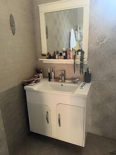 hamam ucun skaflar: Ağ rəngli asma hamam mebeli dəsti,moy dadir Yaxshi vezyetdedi. - Üst — 1