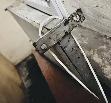 Потолок: Berk metaldan qalin stenkali. Usileni guclendirilmiw, 4 dene refdrn — 2