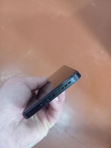 iphone 14 max: Redmi smartfon Xüsusiyyətlər: - Arxa kameralar: 50 MP AI əsas kamera — 3