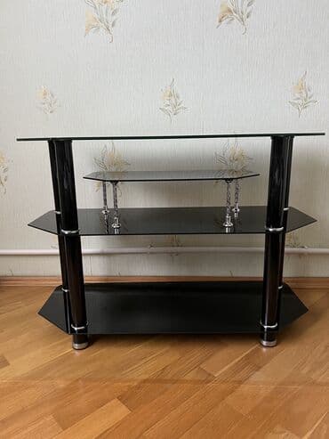 аренда помещения под продуктовый магазин: Б/у, Прямой ТВ стенд, С полками, Стеклянный — 1