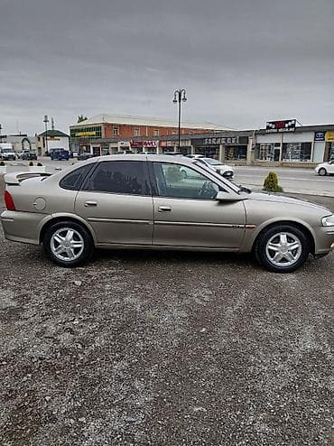opel omega oluxana: Opel Vectra B sedan, qızılı/boz rəng. 5 qapı, aerodinamik arxa — 3