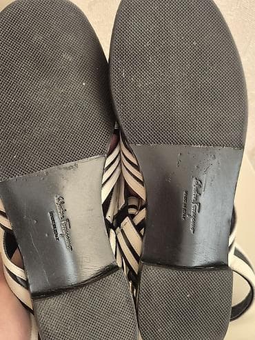 Basanoşka və səndəllər: Oginal Salvatore Ferragamo dəri sandal — 4