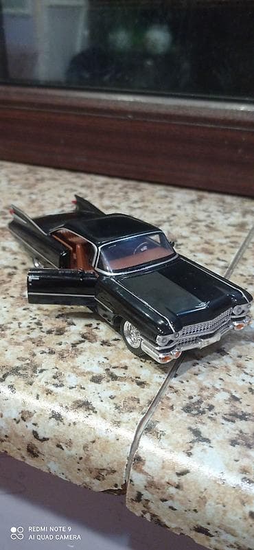 Книги и журналы: Kolleksiya üçün metal model avtomobil – klassik Cadillac (qara rəng — 2