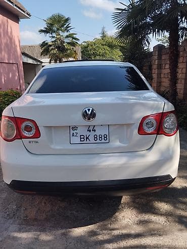 kia rio maqintafon: Volkswagen Jetta sedan – ağ rəng, avtomatik transmissiya. Əsas — 2