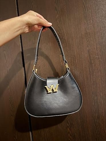 Qara çiyin çantası – kompakt və zərif dizayn - Rəng: qara - Material