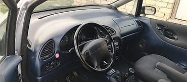 yan guzguler: Volkswagen Sharan miniven - Kuzov: gümüşü rəng, 5 qapı, relslərlə dam — 5