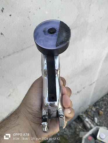 radiator masin: Salam Şəkildə göründüyü kimi qırıq yerləri var,orginaldır ağırlığından — 5