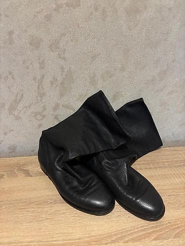 botinki: Qadın üçün bordo stiletto

- Material: zamuj
38 numara — 1