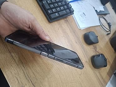 texno spark 20: Samsung Galaxy Z Flip 5, 256 GB, rəng - Qara, Barmaq izi — 4