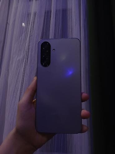 redmi buds 6 active: Smartfon – boz/gümüşü rəng, düz kənarlı korpus, mat arxa panel. - Arxa — 1