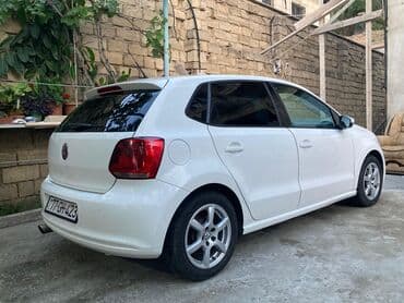 Volkswagen Polo GTI, ağ rəng, 5 qapılı hetçbek. Xarici: - GTI ön lalafo.az -da Volkswagen Polo GTI, ağ rəng, 5 qapılı hetçbek. Xarici: - GTI ön