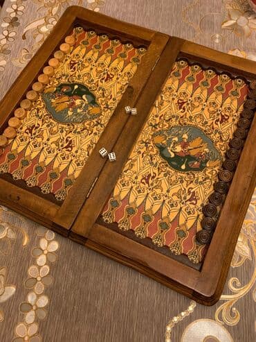 Qoruyucu plyonka və şüşələr: Ağacdan hazırlanmış, əl işi naxışlarla bəzədilmiş nərd-taxta dəsti — 7