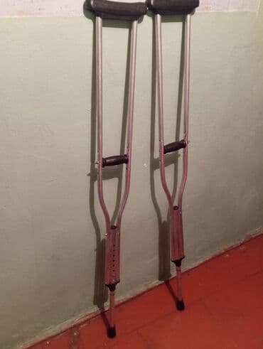 Tibbi maskalar: Məhsul: qoltuqağacı (1 cüt) Təsvir: - Yüngül alüminium konstruksiya – — 1