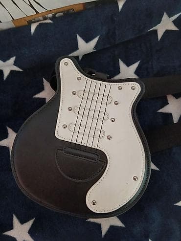 Çantalar: Gitara formalı çiyin çantası. Balaca və minimal çantadır günlük — 4