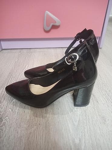 ayaqlar: Qadın klassik tuflisi - Rəng: qara (parlaq lak örtüklü) - Burun — 3