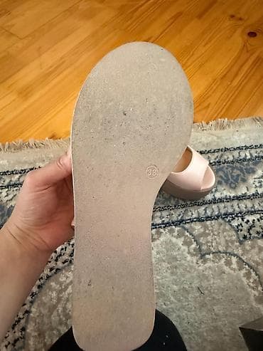 ayaggabı: Brend: Bellucci Model: Açıq burunlu slingback platform sandal Rəng — 2