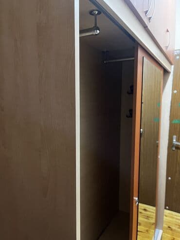 детская надувная горка: Шкаф в прихожей — 3