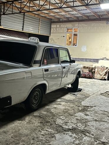 турбо аз подержанные автомобили таеота приюс аренд: Lada 2107 sedan – ağ rəngli, klassik kuzov. Üstündə dam “TAXI” işarəsi — 6