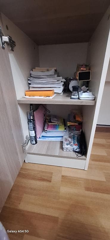 Künc masa, Stulsuz, Polkalı, Siyirməsiz, Sadə laminat — 2