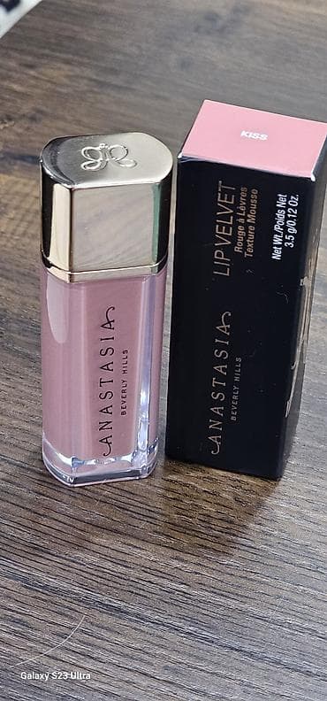 Anastasia Beverly Hills Lip Velvet dodaq boyası - Model: Lip Velvet