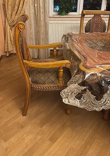 şaxta baba oyunu: *Masa dəsti satılır* Türkiyə istehsalı, təmiz ağacdan. 8 oturacaqla — 3