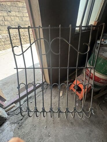 купить окно пластиковое бу: Dəmir pəncərə barmaqlığı - Material: qalınməzmunlu qara metall — 1