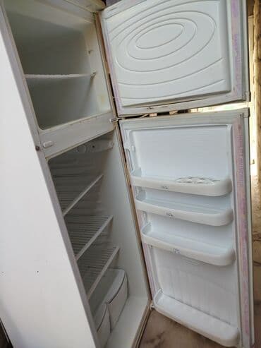 soyuducu xaladelnik: İki qapılı soyuducu - Yuxarıda dondurucu bölmə, aşağıda əsas soyuducu — 1